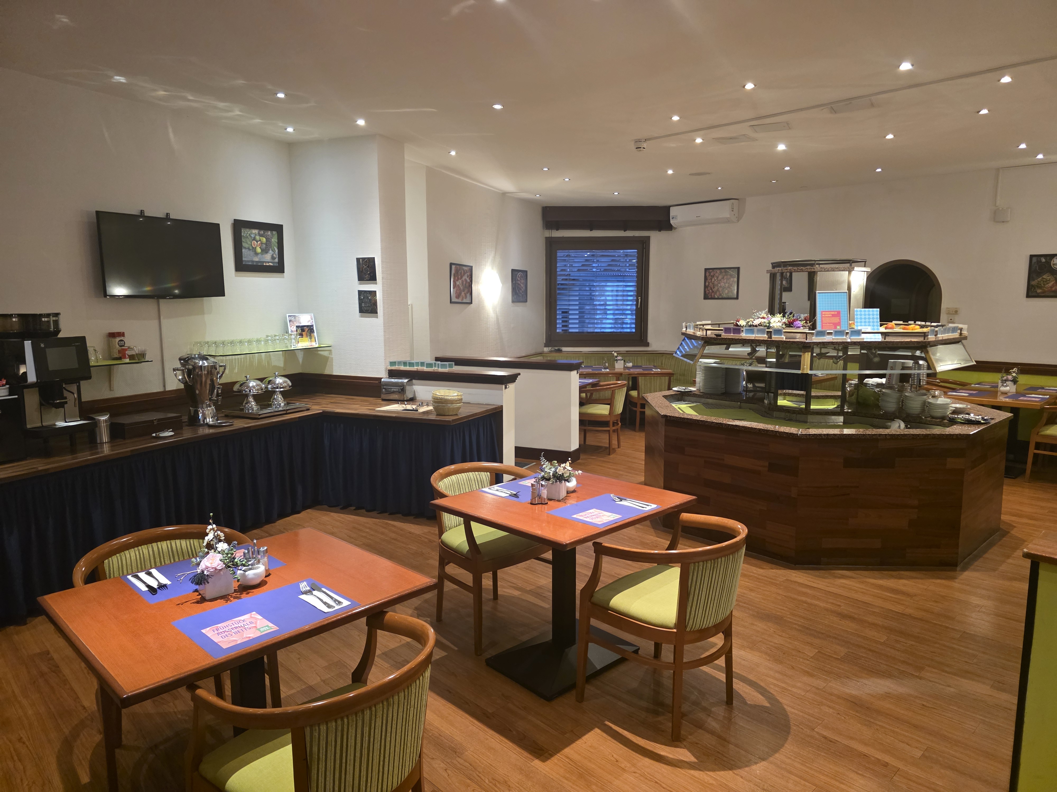 Restaurant and Bar